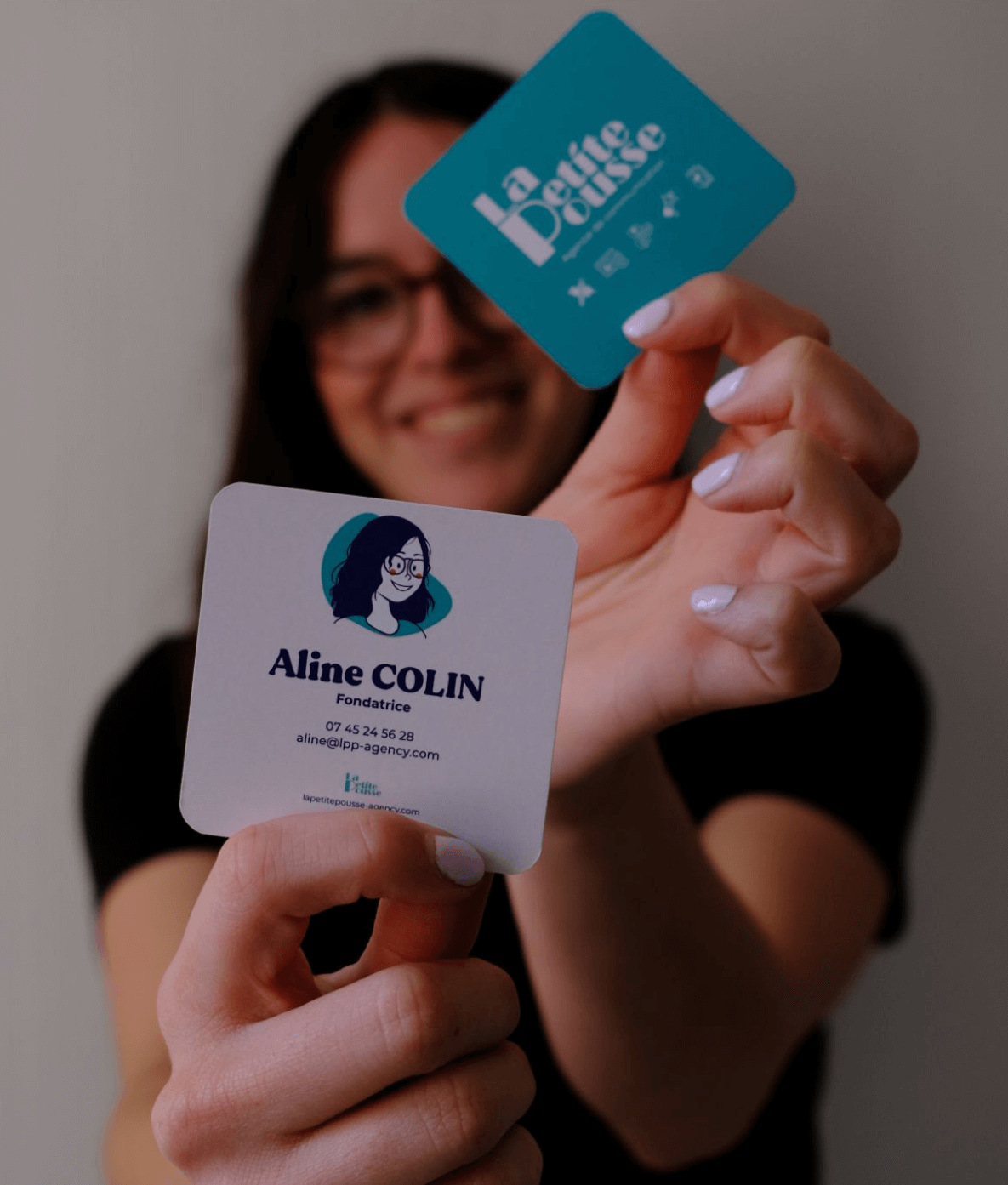 La Petite Pousse présente une carte de visite élégante et personnalisée. Offrez à votre entreprise une communication percutante avec des supports professionnels sur mesure.